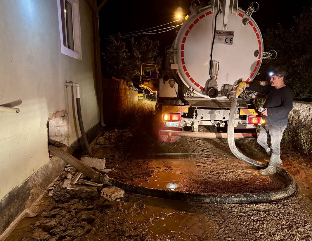 Sel felaketi yaşayan ilimizde 1 ev çöktü 6